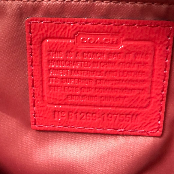 Gorgeous coach purse medium size - Picture 5 of 5